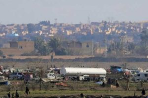 Trucks evacuate civilians from last IS pocket in Syria: SDF official