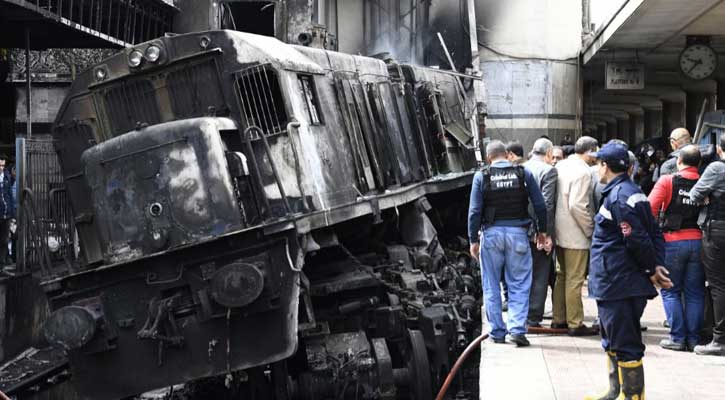 Egypt train crash, fire at Cairo rail station kills 25