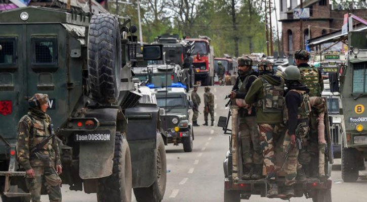 10,000 troops airlifted to Srinagar amid major crackdown in J&K