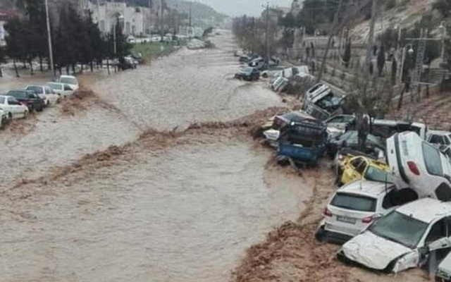 18 die in Iran flash floods