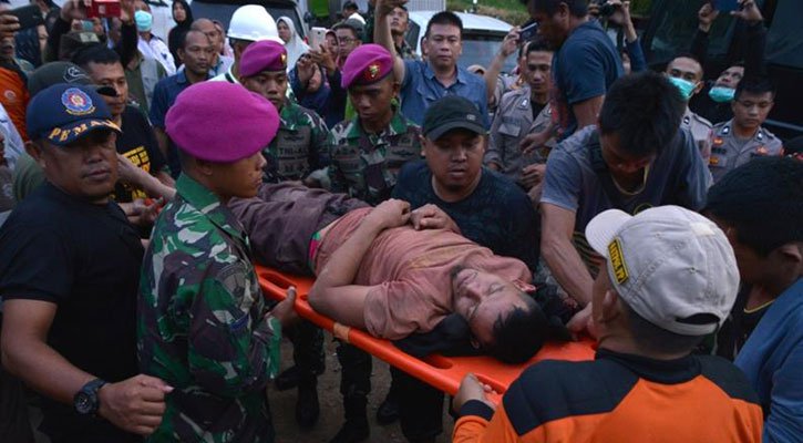 6 dead, 19 rescued in Indonesia goldmine landslide