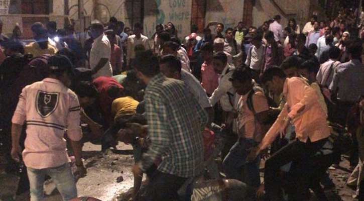 4 dead in Mumbai’ foot overbridge collapse