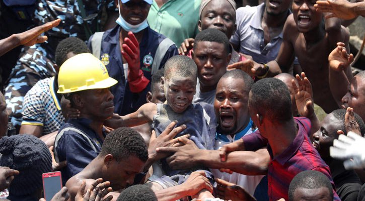 Children trapped in Nigeria school building collapse