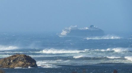Norway airlifting 1,300 passengers off cruise ship in storm