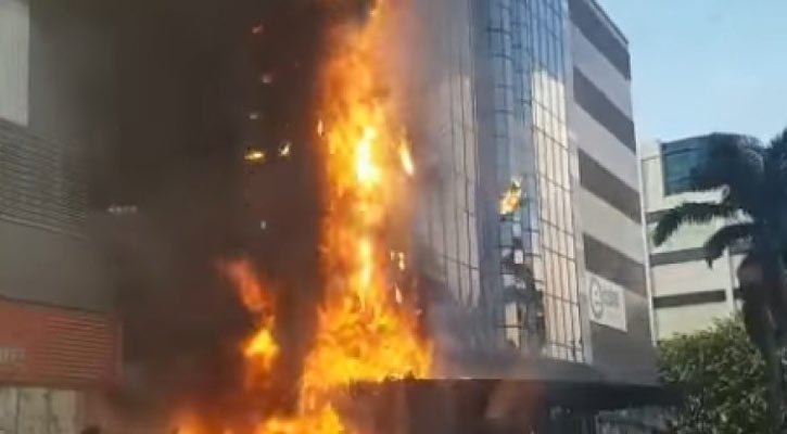 500 evacuated as Singapore Grand Hyatt hotel catches fire