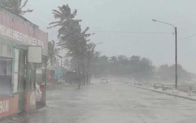 Zimbabwe death toll rises to 64 after Cyclone Idai pounds country