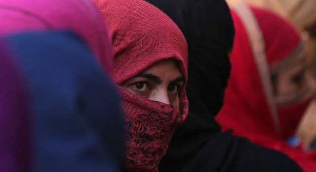 Sri Lanka bans face coverings after Easter bloodshed