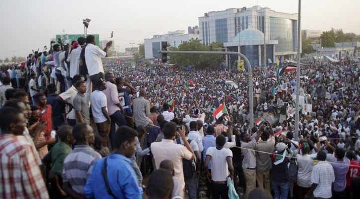 Sudan protesters defy military curfew