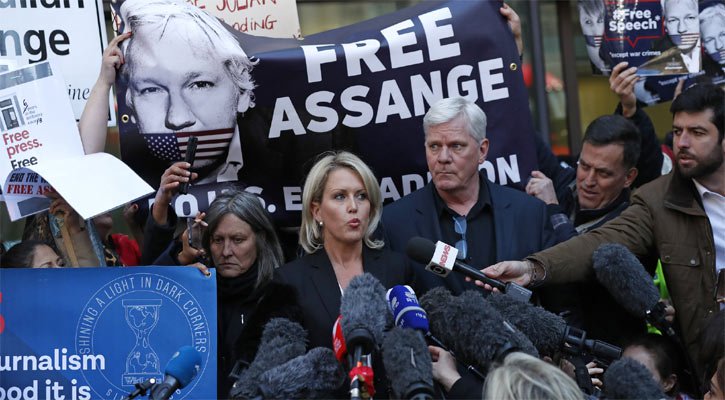 Pressure mounts on UK officials to send Assange to Sweden