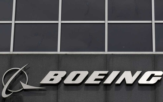 Boeing cuts 737 MAX output