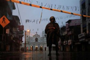 Sri Lanka wary of new attacks as Friday prayers begin