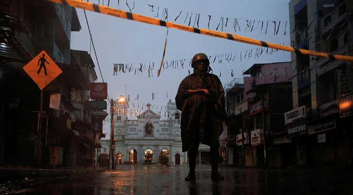 Sri Lanka wary of new attacks as Friday prayers begin