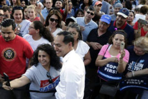 2020 hopeful Julián Castro holds Trump counter rally