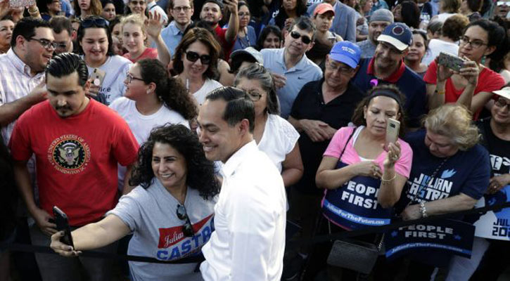 2020 hopeful Julián Castro holds Trump counter rally