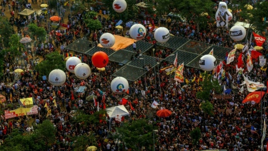 Tens of thousands protest in Brazil over education cuts