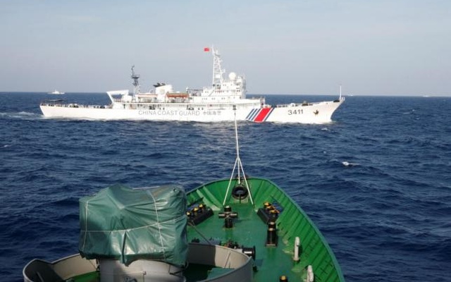 US warship sails in disputed South China Sea