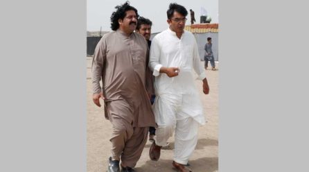 Pak MP surrenders after protester-military clash