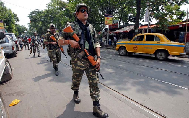 Soldiers patrol India’s Kolkata after election violence