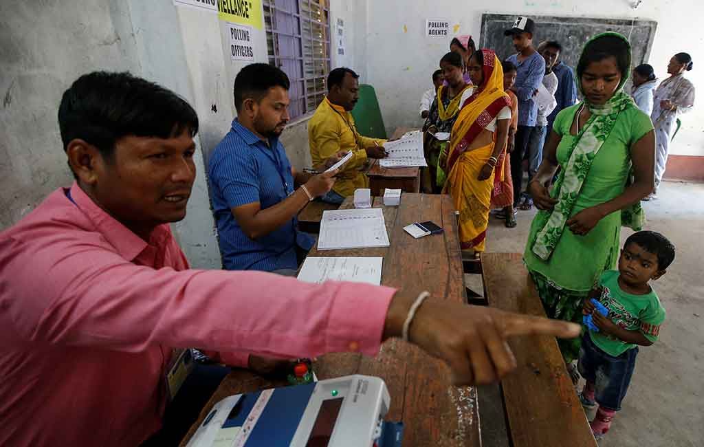 Indians vote in 5th phase of election; violence in Kashmir