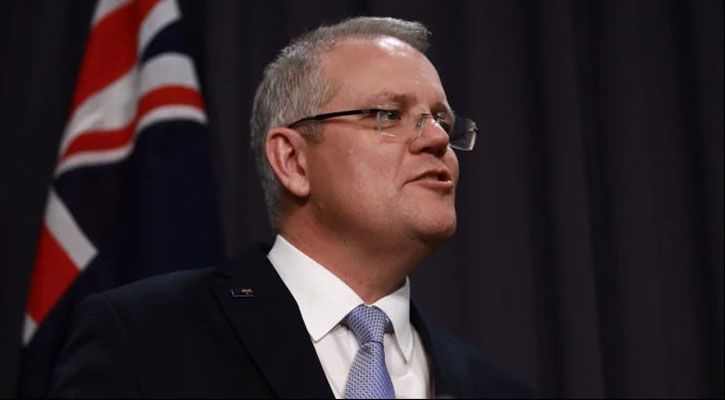 PM Scott Morrison egged on campaign trail