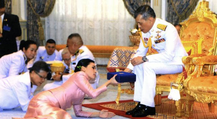 Thai king makes bodyguard his queen