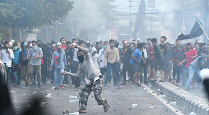 6 dead, 200 injured in Jakarta riots