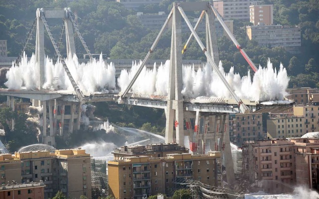 Remains of collapsed Italy bridge demolished