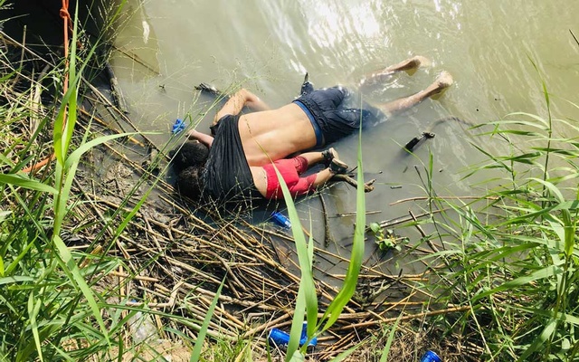 The story behind a photo of two dead migrants