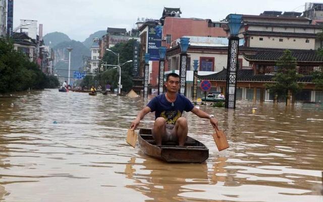 Heavy rain in south China kills 5