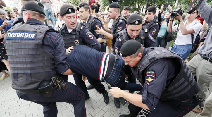 Hundreds arrested at Moscow rally for journos