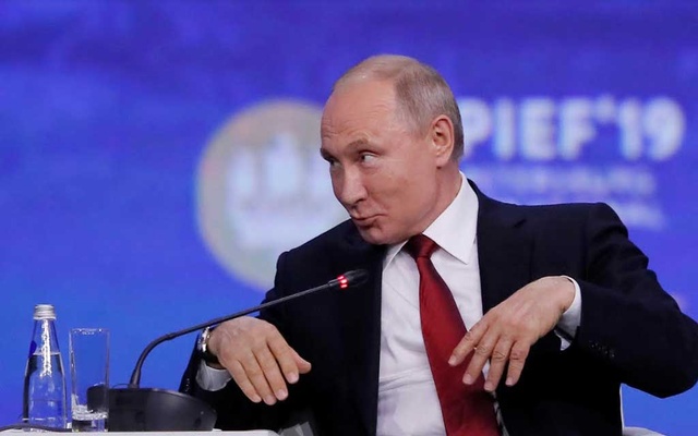 Putin stands by China, criticises US in trade disputes