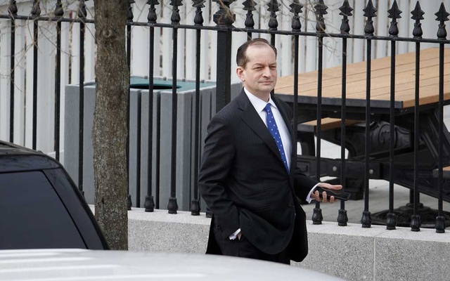 Acosta is pressed to quit over deal given to Epstein