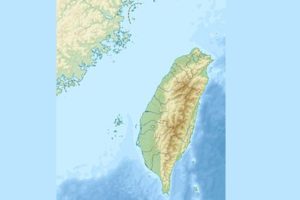 US warship sails through strategic Taiwan Strait