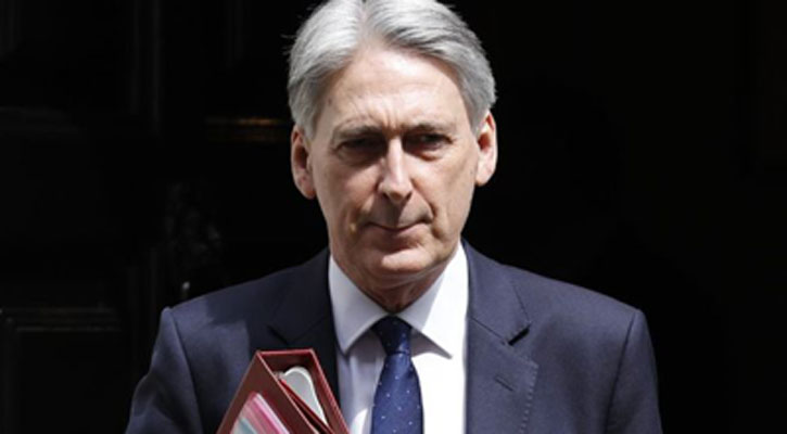 Hammond says UK can’t control no-deal Brexit