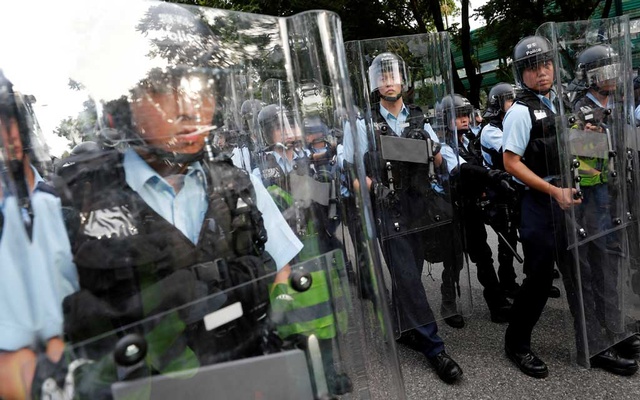 Hong Kong protesters, police clash