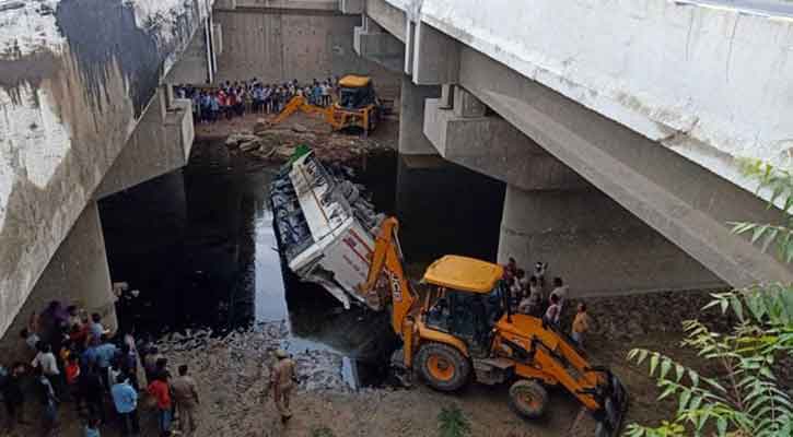 Bus crash kills 29 in northern India