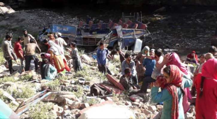 Bus crash kills 30 in Jammu & Kashmir