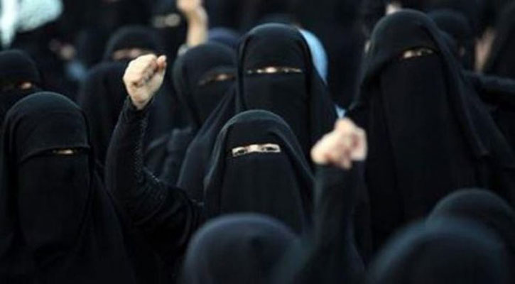 Tunisia bans niqab in government offices