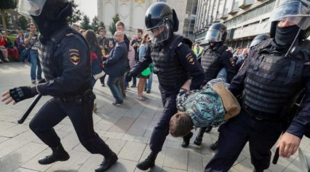 Russia detains 800 protesters in opposition crackdown