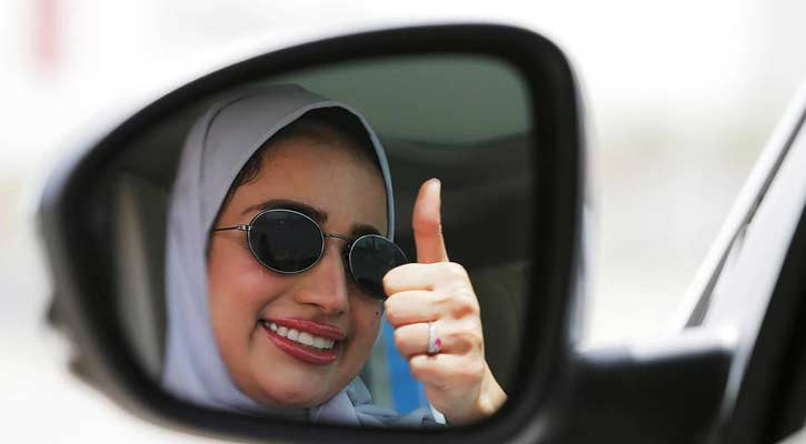 Saudi Arabia allows women to travel independently