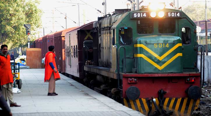 Pakistan suspends rail link with India over Kashmir issue