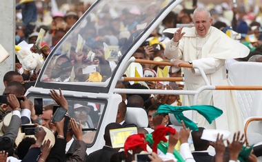 For Pope Francis, a perfect moment for an unsettling environmental warning