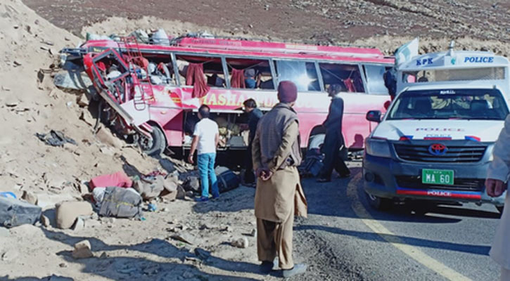 23 killed, 18 injured in Pakistan bus accident