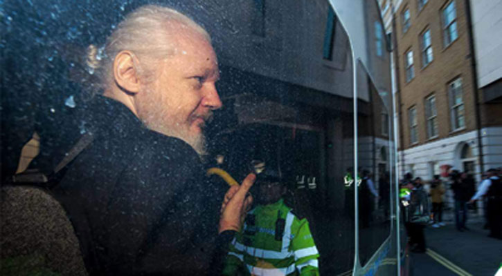 Assange to stay in jail over absconding fears