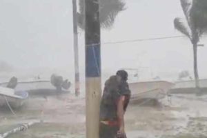 5 dead as Dorian triggers massive flooding in Bahamas