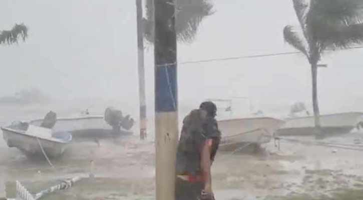 5 dead as Dorian triggers massive flooding in Bahamas