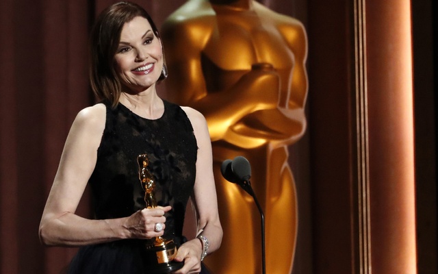 Geena Davis receives honorary Oscar