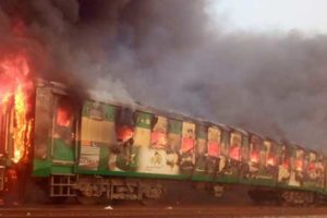 62 killed, scores injured in Pakistan train fire
