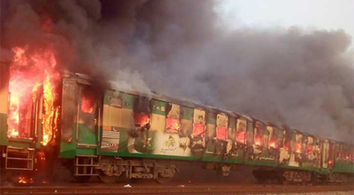 62 killed, scores injured in Pakistan train fire