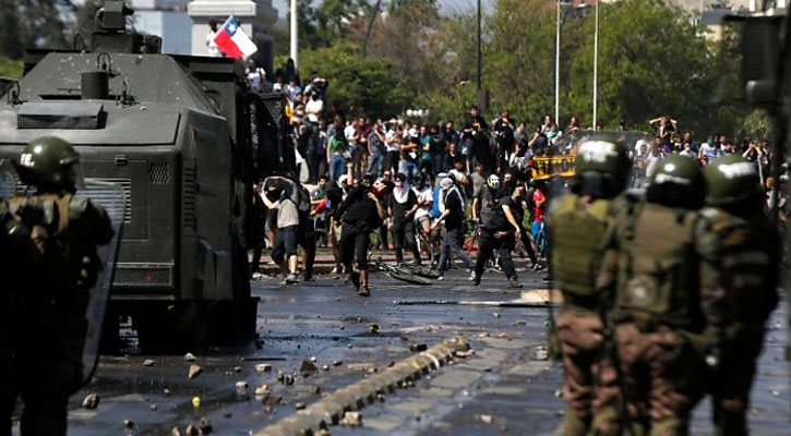 Looters set off deadly blaze at factory in Chile